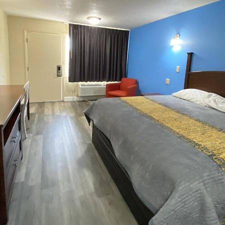 Express Inn Newport News Bagian luar foto