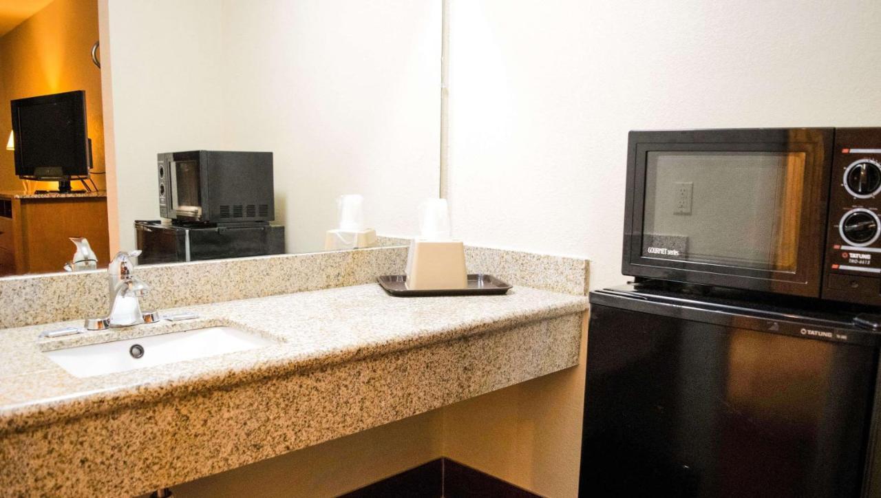 Express Inn Newport News Bagian luar foto