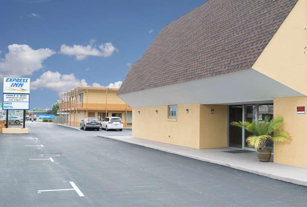 Express Inn Newport News Bagian luar foto