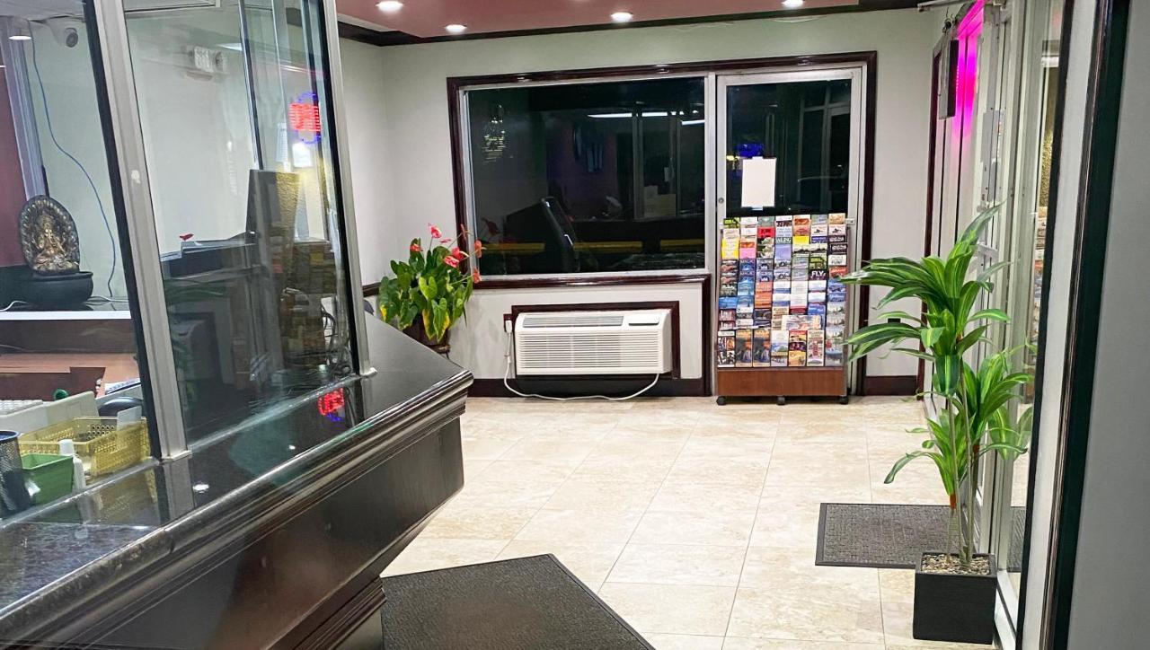 Express Inn Newport News Bagian luar foto