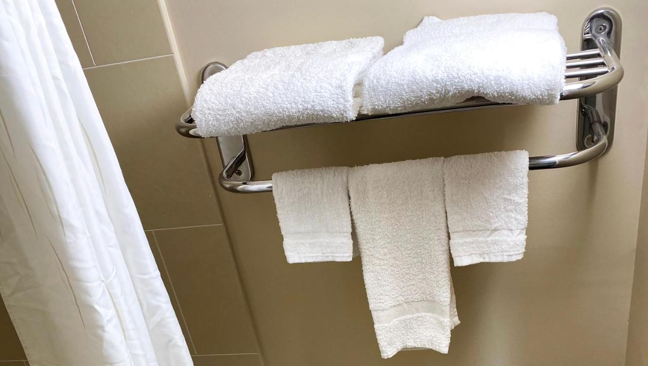 Express Inn Newport News Bagian luar foto