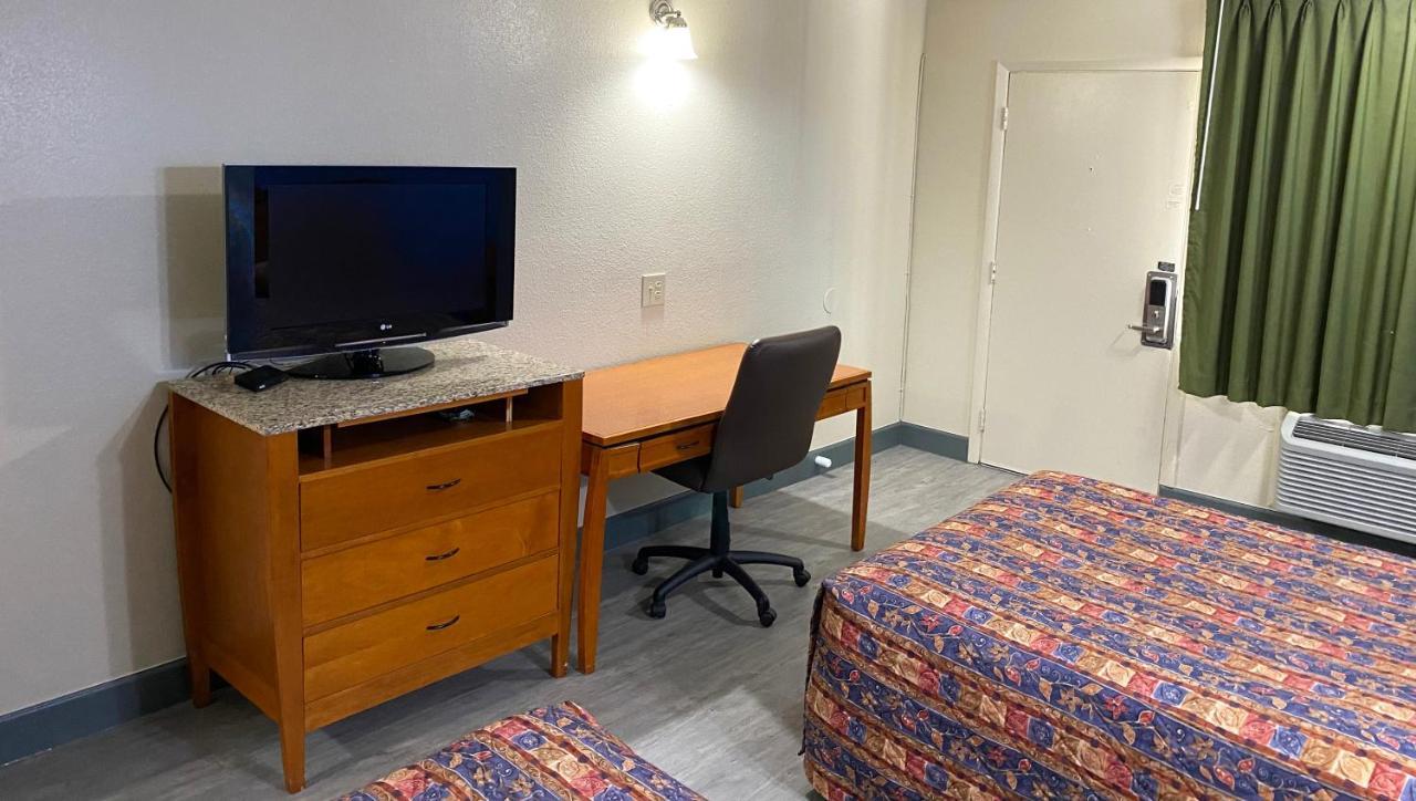 Express Inn Newport News Bagian luar foto