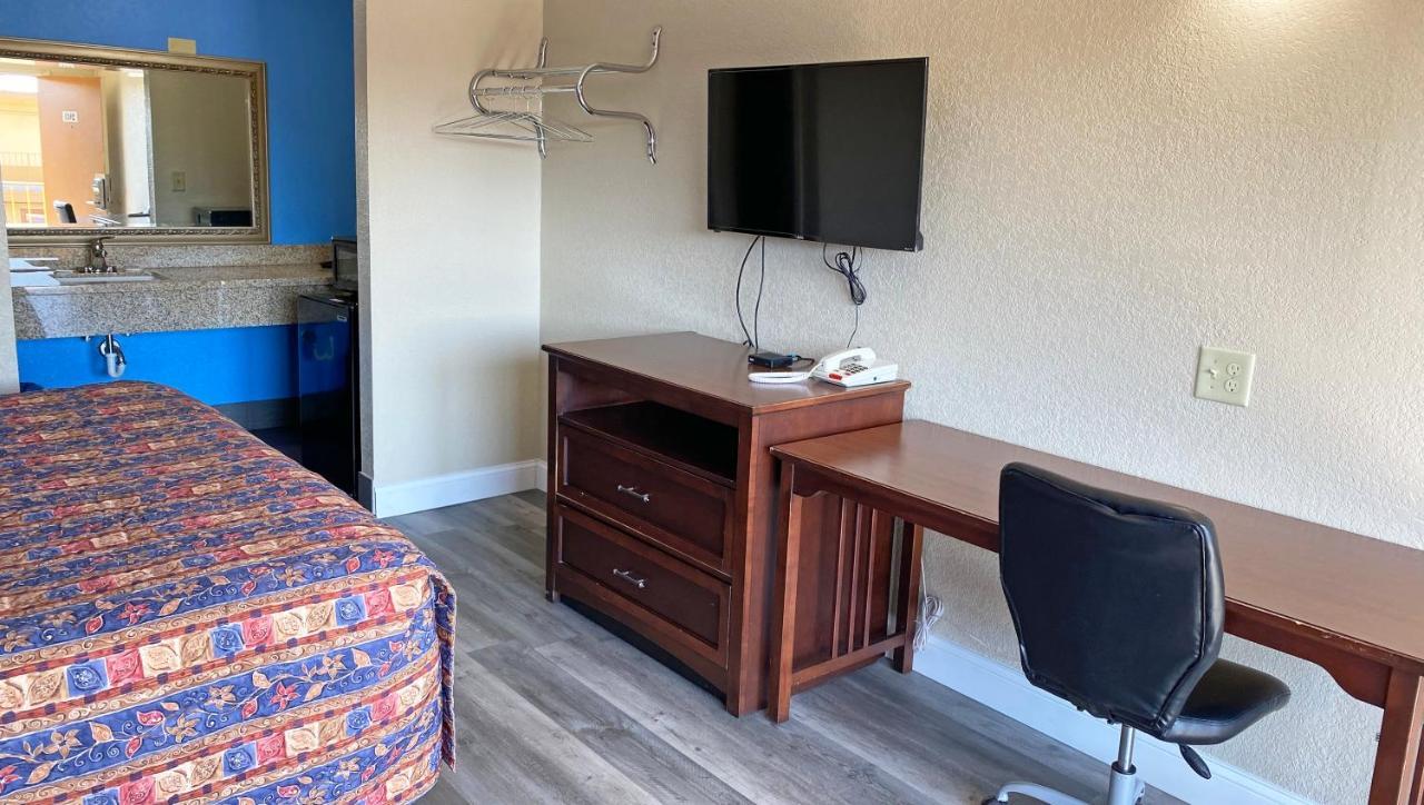 Express Inn Newport News Bagian luar foto
