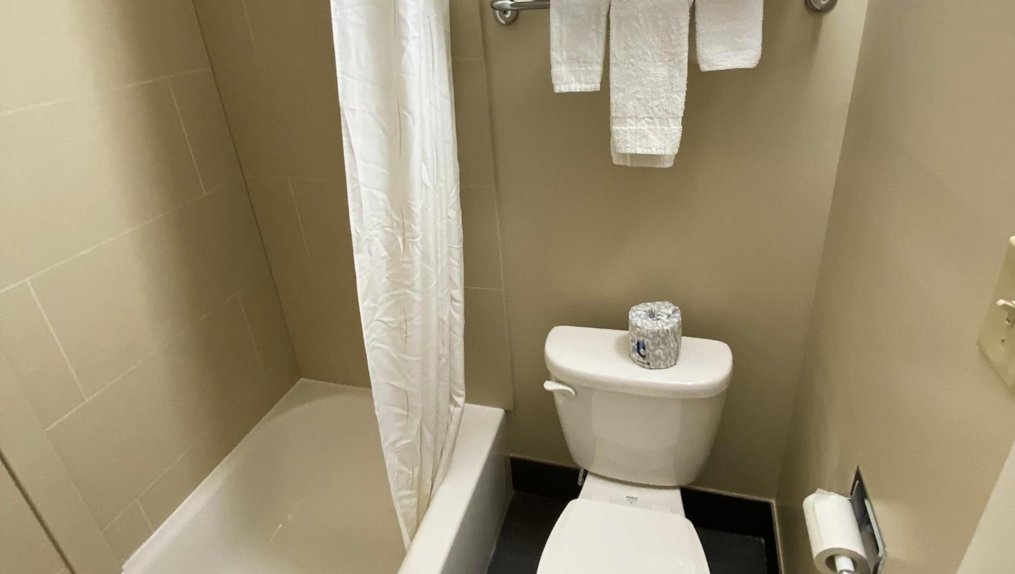 Express Inn Newport News Bagian luar foto