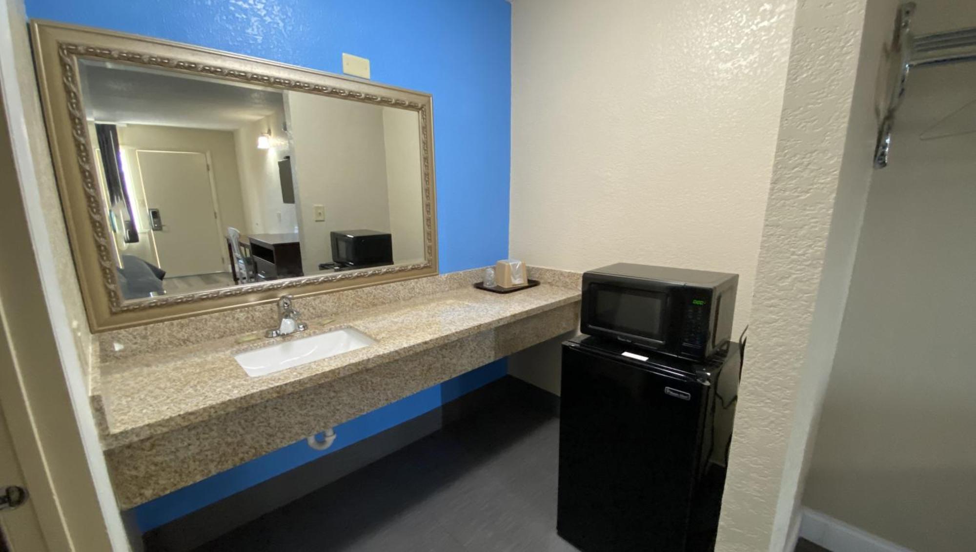 Express Inn Newport News Bagian luar foto