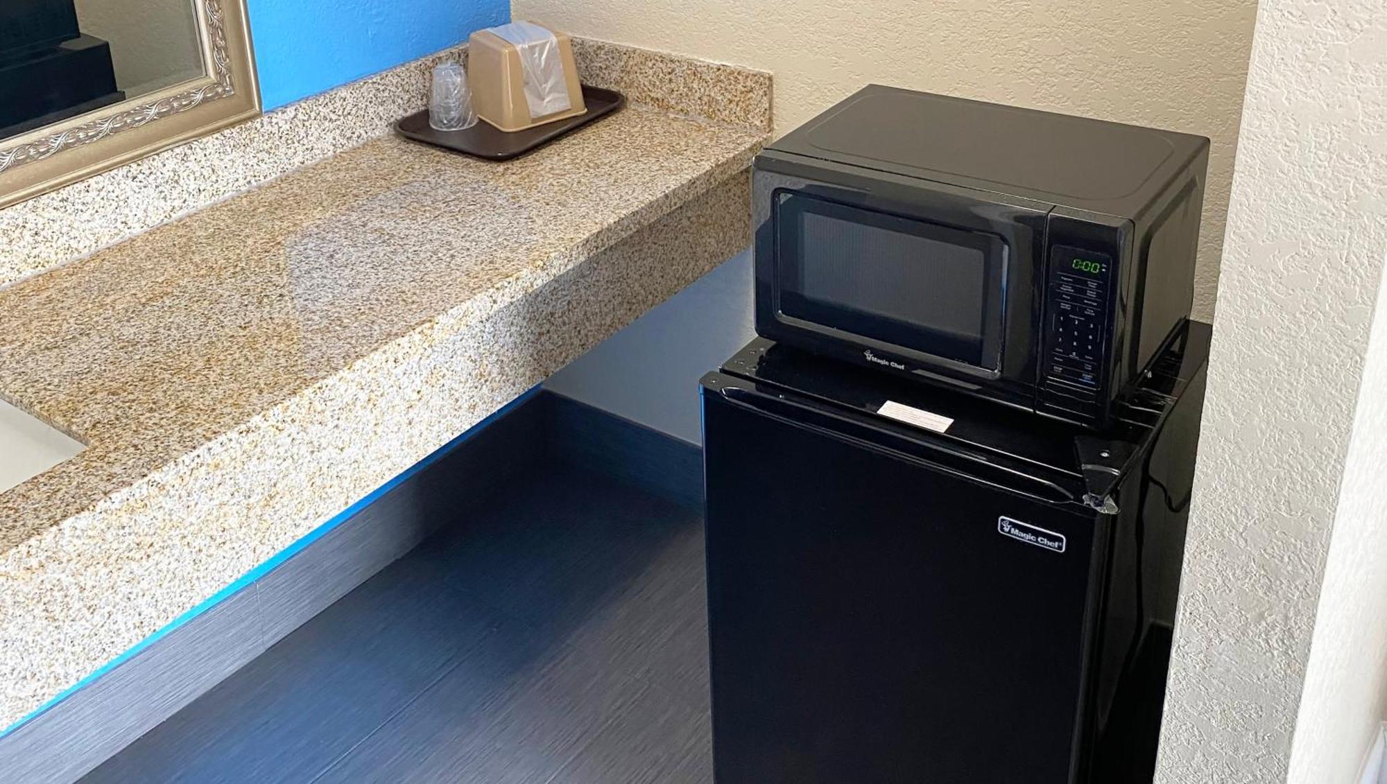 Express Inn Newport News Bagian luar foto